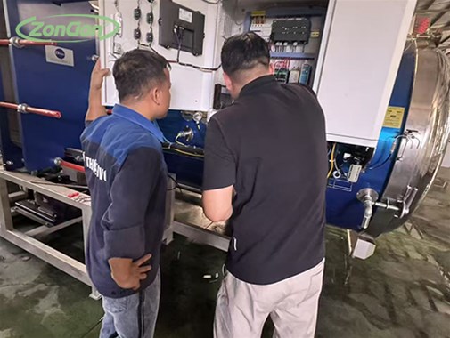 2臺越南飲料客戶全自動噴淋殺菌釜調(diào)試現(xiàn)場